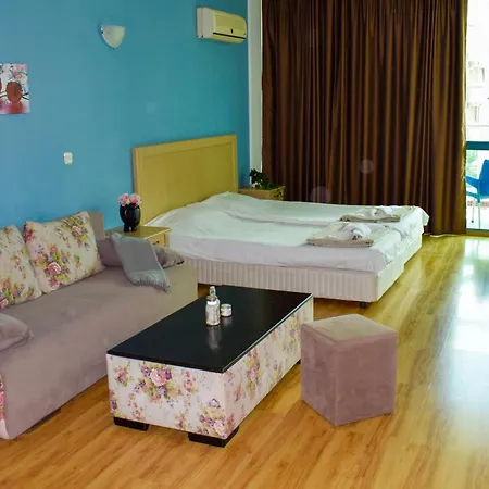 Апартаменты Near The Sea Приморско